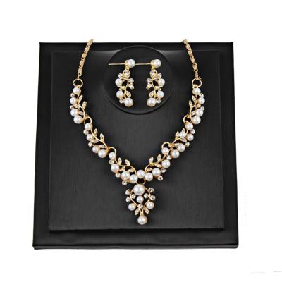 China Fashion Earring And Necklace Set Romantic Pearl Leaves Gold African Jewelry Set for sale