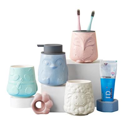 China 2021 new design beautiful stocked modern animal style ceramic/porcelain accessories set/porcelain bathroom for sale