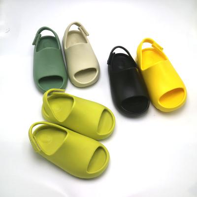 China Flat Kids Strap On Sandals Soft One Piece Slippers Little Girls Yellow Us Sizes Lace Up Green Platform Sandals Sandal for sale