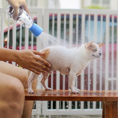 China Durable Non-Toxic Reusable Reusable Silicone Sprayer Water Bottle Silicone Sprayer Outdoor Portable Dishwasher Safe Pet Shower Sprayer for sale