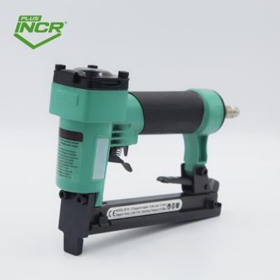 China Pneumatic Staple Gun for Furniture Decoration 21 Gauge Fine Crown Air Stapler 8016 Green for sale