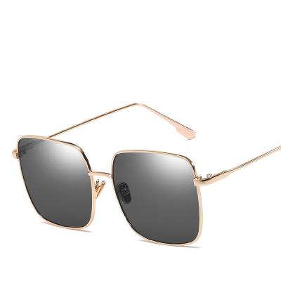 China Fashion sunglasses 2021 new classic sunglasses metal frame sunglasses with PC lens for sale