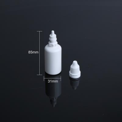 Chine Bouteille vide blanche de goutte pour les yeux de HDPE de la compression 30ml avec la machine automatique de chapeau blanc à vendre