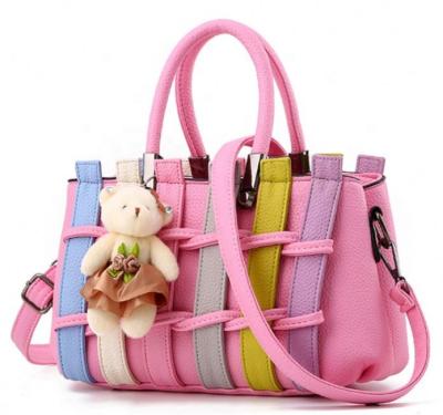 China 2021 American hot sale colorful handbags ladies rattan clasp handbag women with cute bear FREE for sale