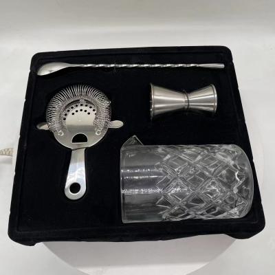 China Professional Mixing Cocktail Shaker Martini Sets Stainless Steel Mixer Shaker Kit 25oz Bar Tool Bartender Cocktail Shaker Set 4pcs for sale