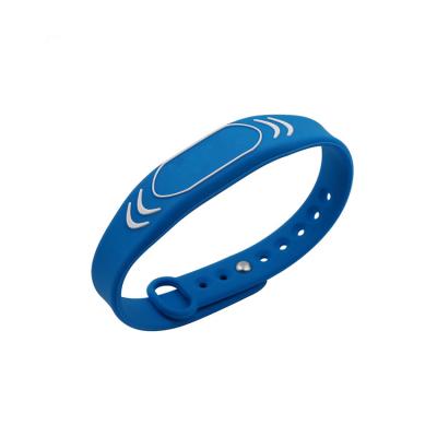 China Programmable UHF Bands Silicone NFC RFID Wristbands Waterproof / Waterproof Reusable Chip Wristband for sale