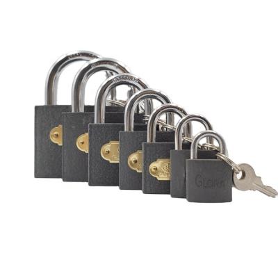 China Popular 32mm iron pujiang heavy duty gray color painted short shackle small iron padlock for sale