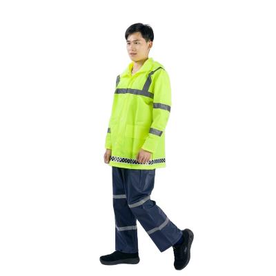 China Waterproof Windproof Wholesale 0.4mm Oil Chemical Resistant Knitted PVC Waterproof Coating Reflective Tape Raincoat For Police Safety Raincoat Jacket for sale