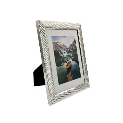 China Newest hot saling silver plated picture frame home decoration iron metal picture frame table portrait rose gold frame for sale