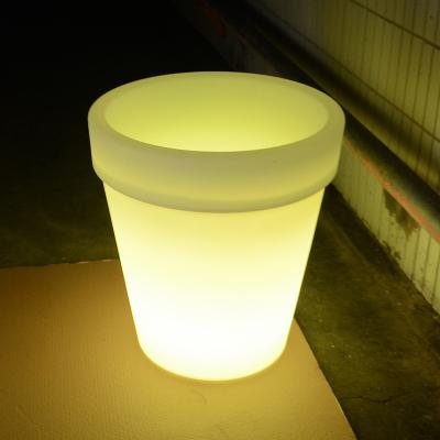 China Large Modern White Plastic LED Decorative Flower Pots / Led Light Flower Pot Decoration Planter Garden Lamp Post Pots for sale