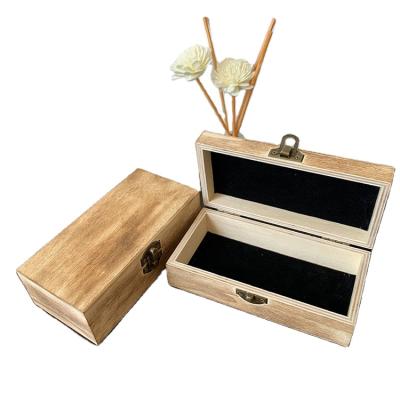 China New Sunglasses Shoes Store Box Natural Wood Square Sunglasses Box Custom Logo Glass Packaging Case for sale