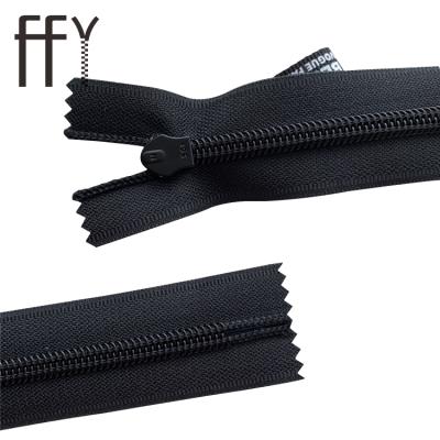 China Sustainable Wholesale Waterproof Nylon Zippers Slider Open End #5 Black Nylon Zipper Chain for sale