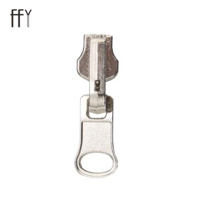 China Other Factory Wholesale T Shape Sliver Metal Hook Clasp Puller Head Puller Zipper Slider for sale