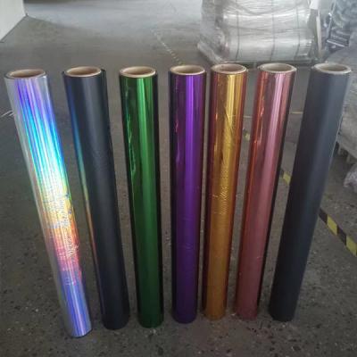 China Película de color rojo metalizado de Mylar, plata oro metalizado de película de mascotas 12mic para laminados en papel y revestimientos de cajas en venta