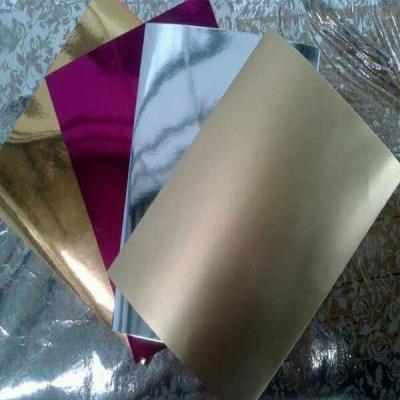 China Zilveren en gouden folie papier Voedselverpakkingspapier Aluminiumfolie ondersteund papier Te koop