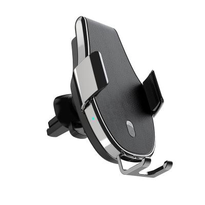 China 15W Universal Auto Clamping Wireless Car Charger Phone Holder Mount In Car Wireless Charger For iPhone for sale