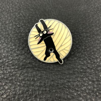 China Custom Cute Japan Cartoon Cat Animal Anime Metal Emblem Lapel BroochPins Badge for sale