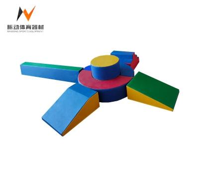 China Combinación de escalada para niños de PVC para el entrenamiento del sistema sensorial y la pendiente de la viga de equilibrio en venta