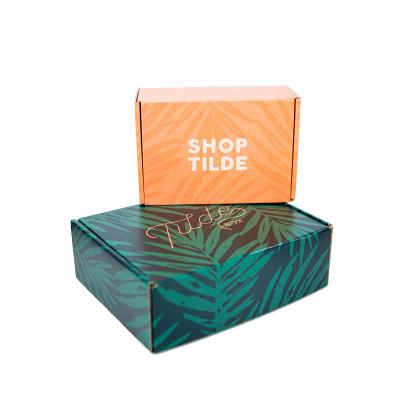 China Recyclable Design Closing Recyclable Folding Magnetic Clothing Packaging Clothing Packaging Custom Paper Box for sale