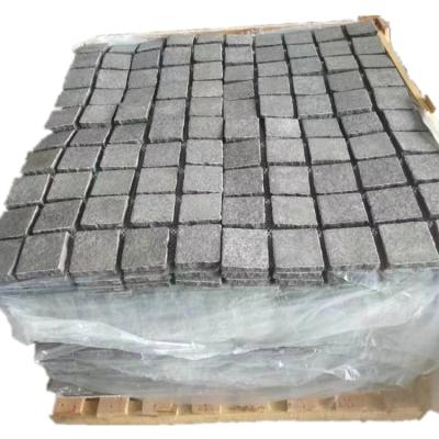 China Modern Cheap Basalt Flame Brush Tiles Exterior Driveway Cobblestone Black Basalt On Mesh Paver for sale