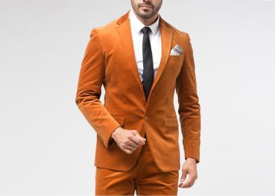 Chine Les costumes 2 des hommes formels de velours rapiècent la taille adaptée aux besoins du client par conduit de centre coloré de Brown foncé à vendre