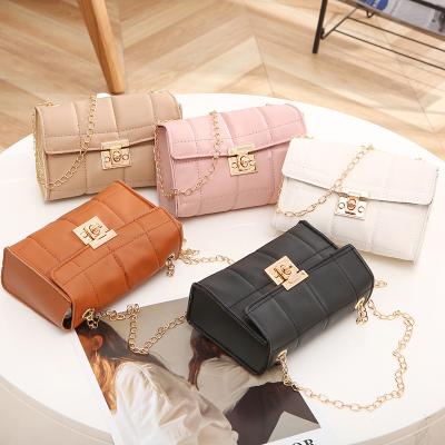 China PORTABLE Ladies Luxury Handbags With Chain Design Handbags For Woman Plaid Purses for sale