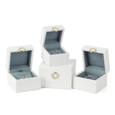 China Fashionable Luxury White Modern Waterproof Propose Jewelry Boxes Mini Pocket Jewelry Packaging Gift Box for sale