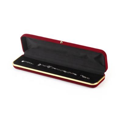 China Fashionable New Style Red Portable Elegant Travel Velvet Jewelry Storage Bracelet Bag Packing Box Packaging for sale