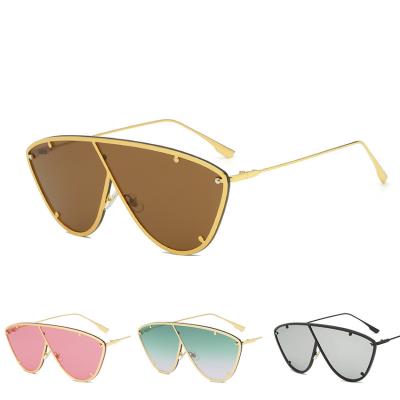 China Fashion Sunglasses 2022 UV Polarized Rimless Rimless Triangle Sun Glasses Top Women Brand 400 Gafas One Piece Oversized Metal Frame for sale