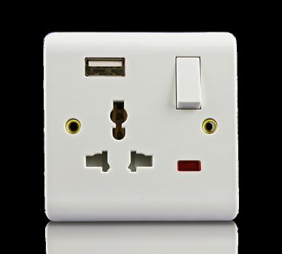 China Safe Wall Socket 13a Shutter Bakelite Material Multifunctional USB Socket for sale