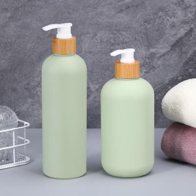 Chine 400 ml 500 ml bouteille cosmétique à toucher doux avec couvercle en bambou pour shampooing à vendre