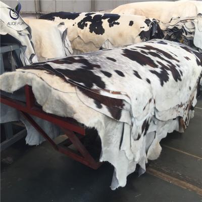 China Wholesale supply anti skid completely hide natural cowhides with hair on custom dyed cowhides large size for rugs and blankets for sale