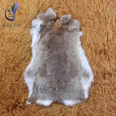 China Wholesale 30cm*40cm Natural Color Automatic Rabbit Fur Upholstery Leather Skins In Winter for sale