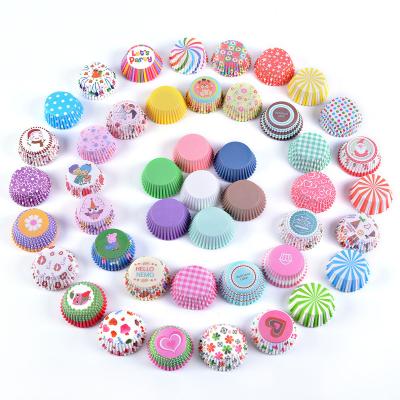 China Multicolor Stain Disposable Stock Paper Baking Cups Muffin Cups Cake Cup Degradable Liners Paper Handmade Bake Food Baking Paper Cake Box for sale