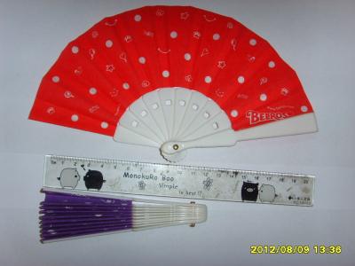 China 12cm perfectioneert de promotie plastic handfan met document of stof, voor bevordering of decoratie Te koop