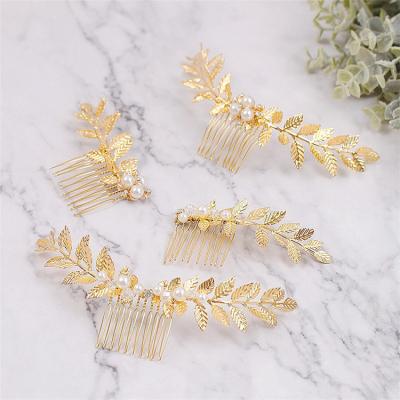 China Large Rhinestone Handmade Bridal Hair Comb Simple Wedding Hair Comb Brides Maids Metal Bridal Hair Comb for sale