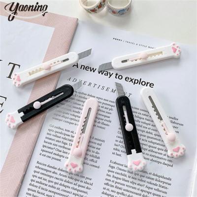 China School Office  Household Stationery hot popular office and stationery supplies Free sample Creative Cat Paw Shape folding plastic utility knife plastic cutter knife for sale