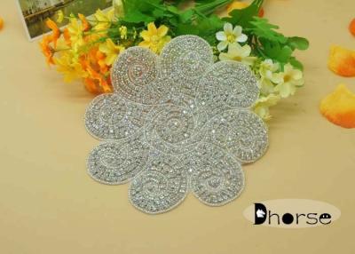 China Applique moldeado de plata del diamante artificial del diseño floral para los vestidos de boda DH-564 en venta