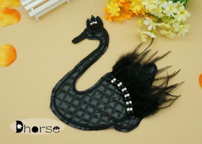 China Appliques moldeados hechos a mano 3D para la ropa con la pluma, cisne negro en venta