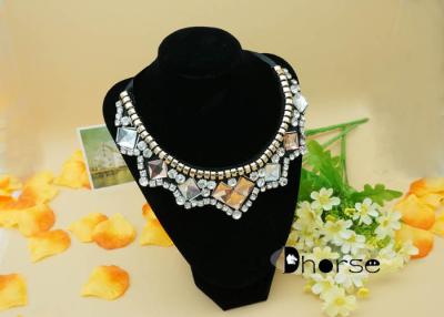 China Collar moldeado del cuello del diamante artificial cristalino brillante para señora Decoration en venta