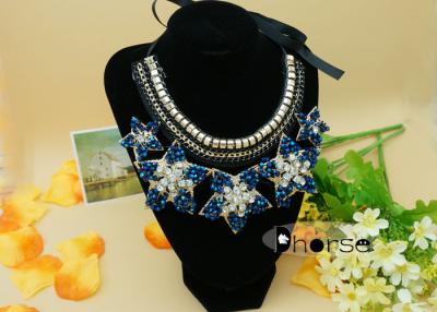 Chine Collier en cristal bleu fait main de collier de perle de fleur pour T - exposition à vendre