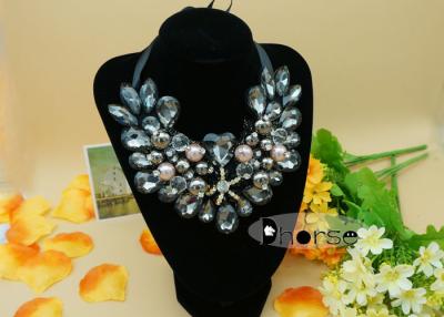 Chine Collier perlé de collier de cristal volumineux noir de Bling pour la robe habillée à vendre