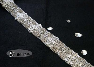 Cina Guarnizione di cristallo fatta a mano per i vestiti, disposizione in rilievo del cristallo di rocca di applique in vendita