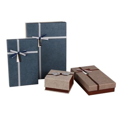 China Disposable Custom Apparel Packaging Cardboard Gift Box With Lid for sale