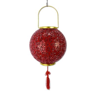 China China New Year Gifts Metal Red Lantern Waterproof Solar Metal Hanging Light Lantern for Garden Decor Metal Craft Red Lantern for sale