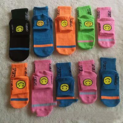 China Non Slip Trampoline Yoga Sports Socks Antibacterial Grips For Adults And Kids for sale