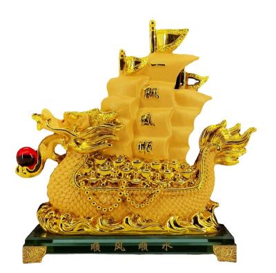 China Europe Wholesale Custom Resin Crafts Sculpture Mold Gold Sailboat Ornaments Collectible Abstract Art For Home Decoration Figurines for sale