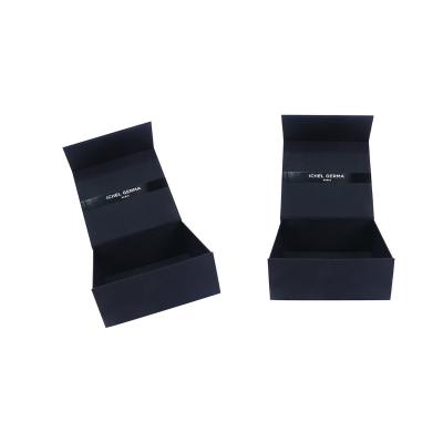 China Recyclable Custom Magnetic Closure Matt Lamination Folding Paper Gift Boxes with Glossy Black UV Coating Logo for sale