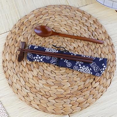 China Hyacinth Hand Woven Rattan Water Cup Coasters Dining Table Mat Heat Insulation Holder Drink Coaster Viable Place Mats for sale