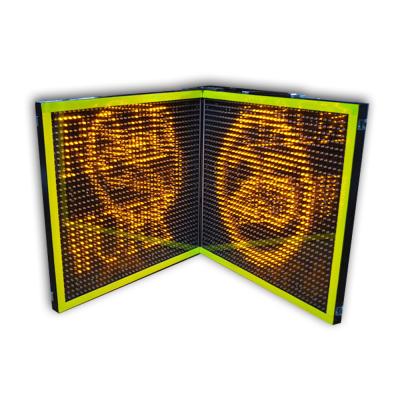 China Foldable Dynamic Matrix LED Screen Sign Road Traffic Message Sign With Bracket 710X690X80mm VMs Board for sale